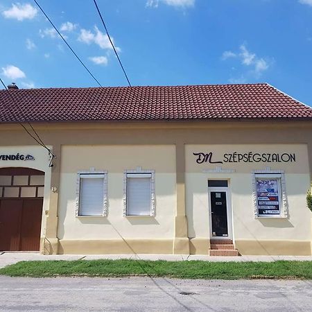 Dm Vendeghaz Виллань Экстерьер фото